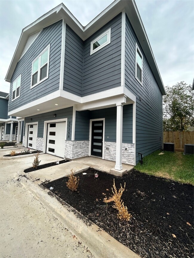 Building Photo - 3535 Alderfer St