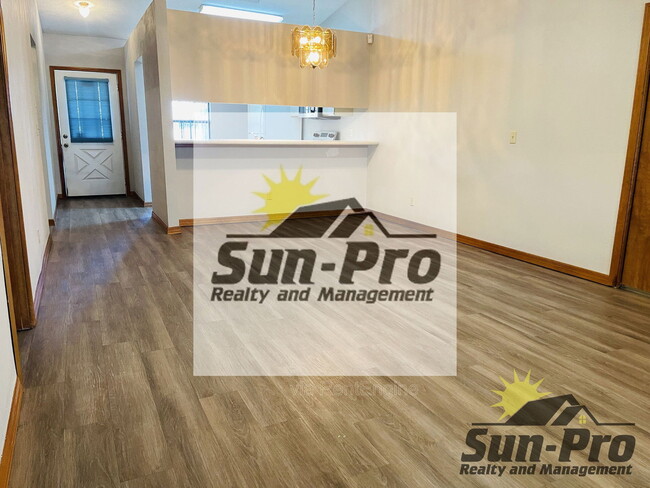 Building Photo - 1113 Oak Forest Cir