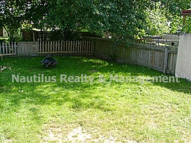 Building Photo - 915 Bradford Cir