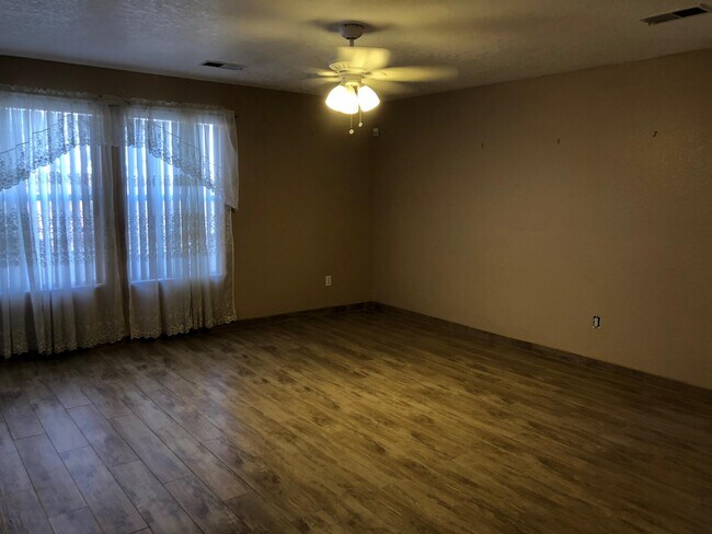 Foto del edificio - 5305 Park Ridge Rd NW