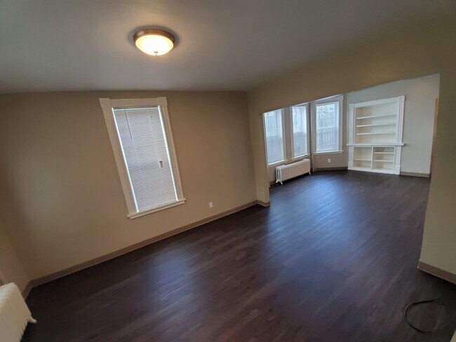 Foto del edificio - 419 N 1st Ave W