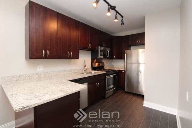 Foto del edificio - 3718 W Fullerton Ave