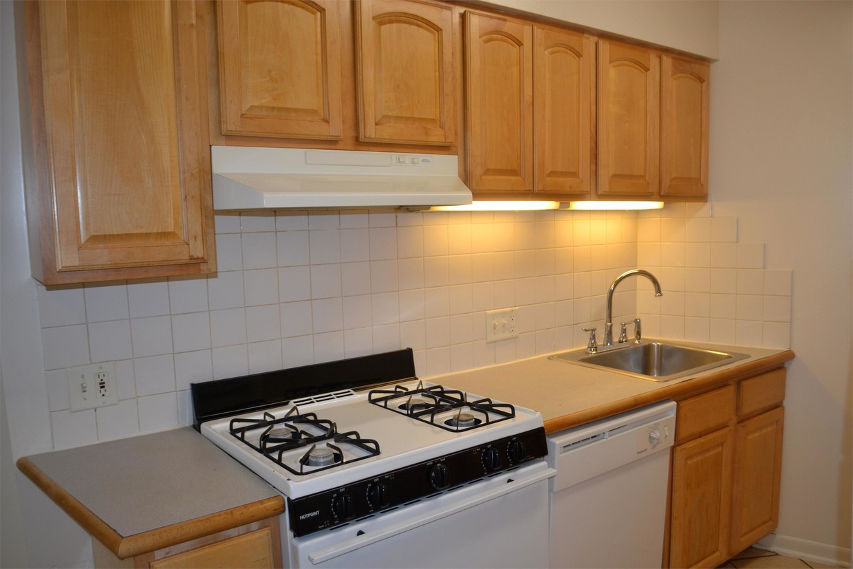 Primary Photo - 570 Seegers Rd