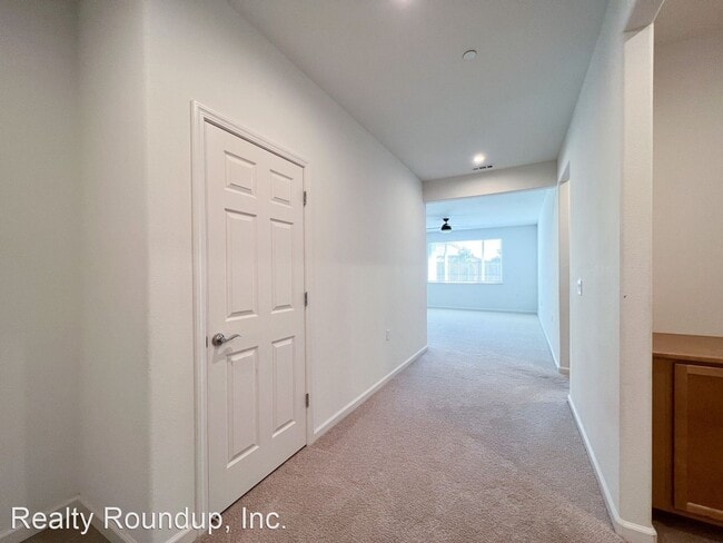 Building Photo - 3 br, 2 bath House - 9866 Black Swan Dr
