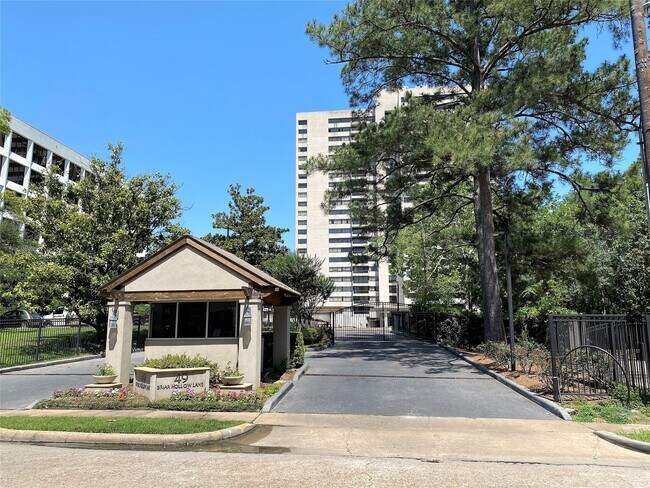 Foto del edificio - 49 Briar Hollow Ln