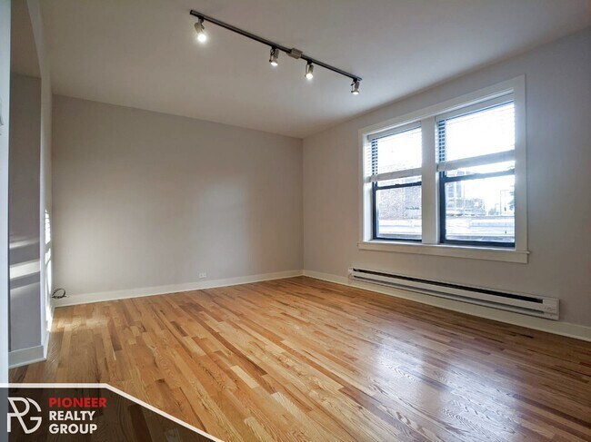 Building Photo - 2423 N Kedzie Blvd