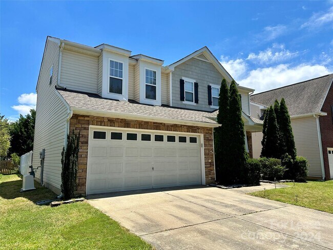 Foto del edificio - 9806 Forest Run Ln