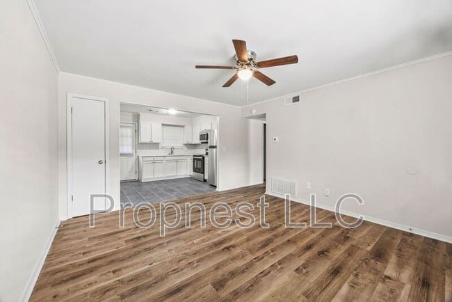 Photo - 2016 N Gregg Ave House