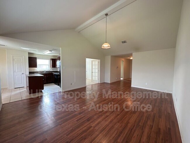 Foto del edificio - 200 J E Brown Ln