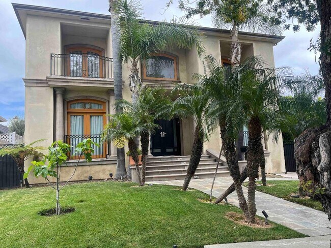 Foto del edificio - 9033 Cresta Dr