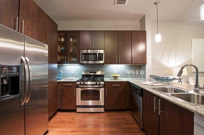 Foto del edificio - 2525 McCue Rd