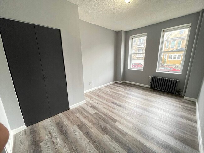Building Photo - 74 Clerk St
