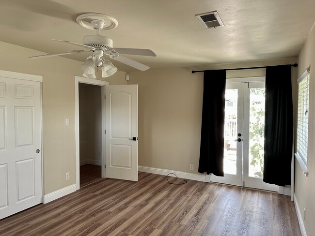 Room for rent - 4746 Crestview Dr