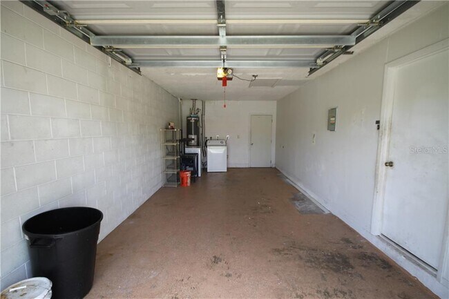 Building Photo - 10810 Westbrook Dr