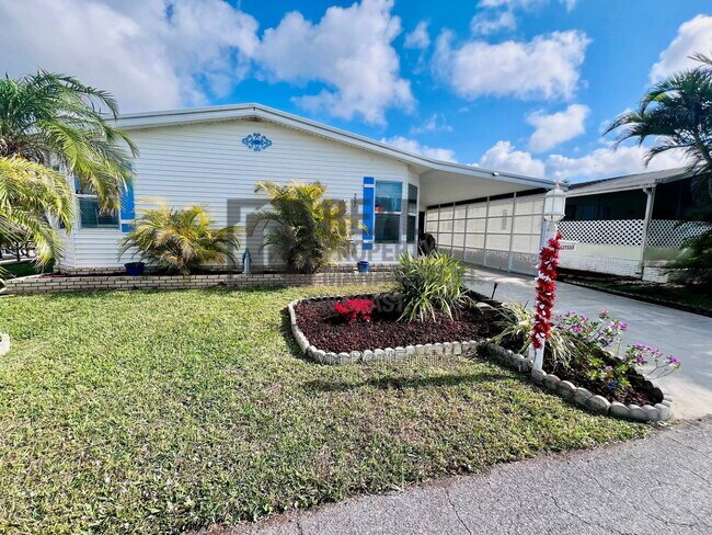 Foto del edificio - 202 Fan Palm Ln
