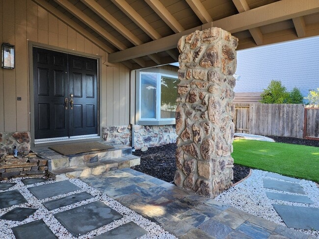 Building Photo - 5728 Dexter Cir