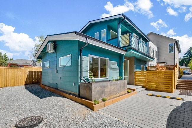 Building Photo - Unit C