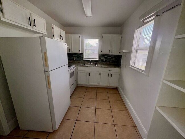 Foto del edificio - 2330 S Ferncreek Ave