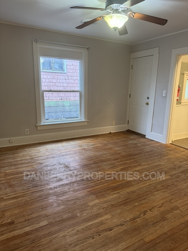 Building Photo - 915 N Main St