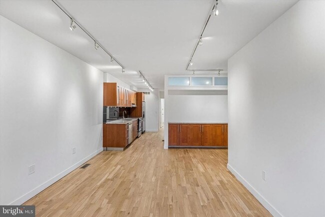 Building Photo - 530 S 15th St