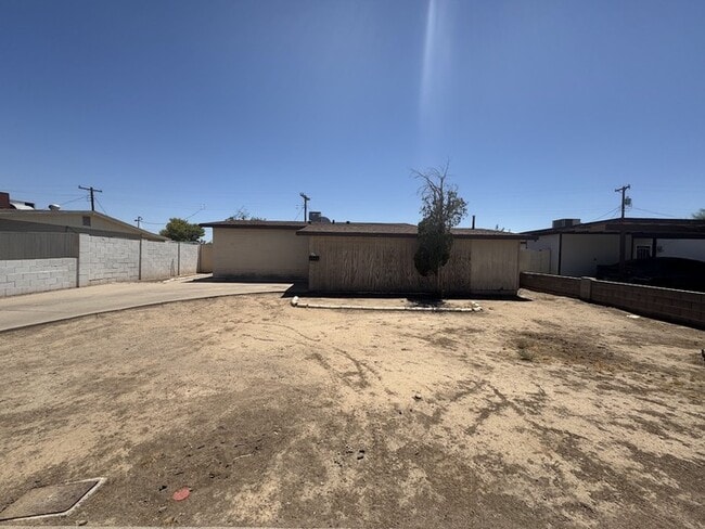 Foto del edificio - 7747 W Weldon Ave