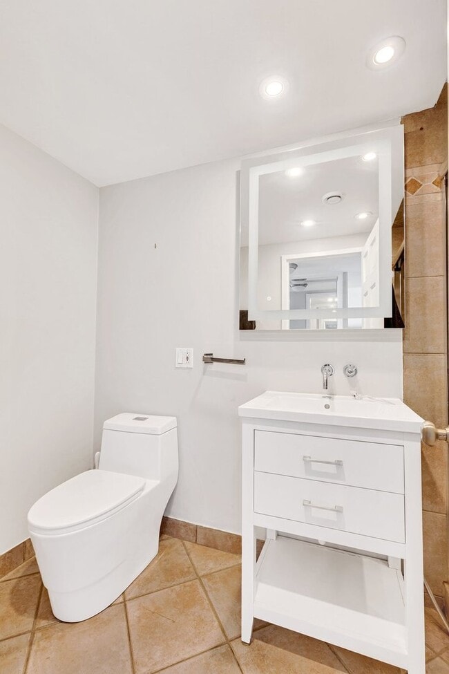 Foto del edificio - 1 E Schiller St