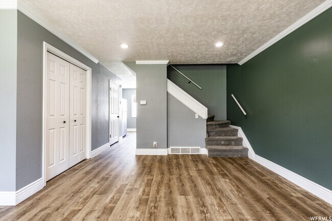 Building Photo - 477 N 400 E