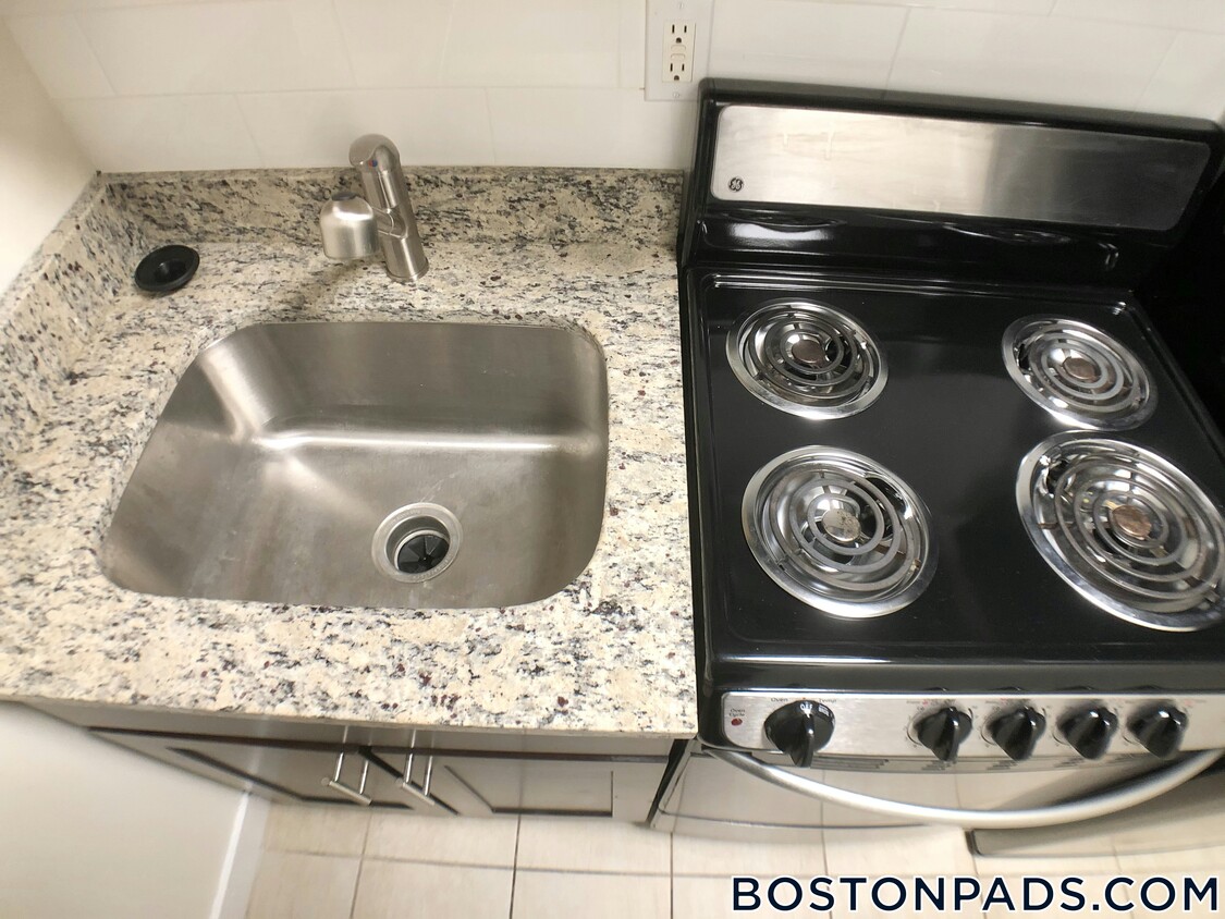 Primary Photo - 62 Boylston St