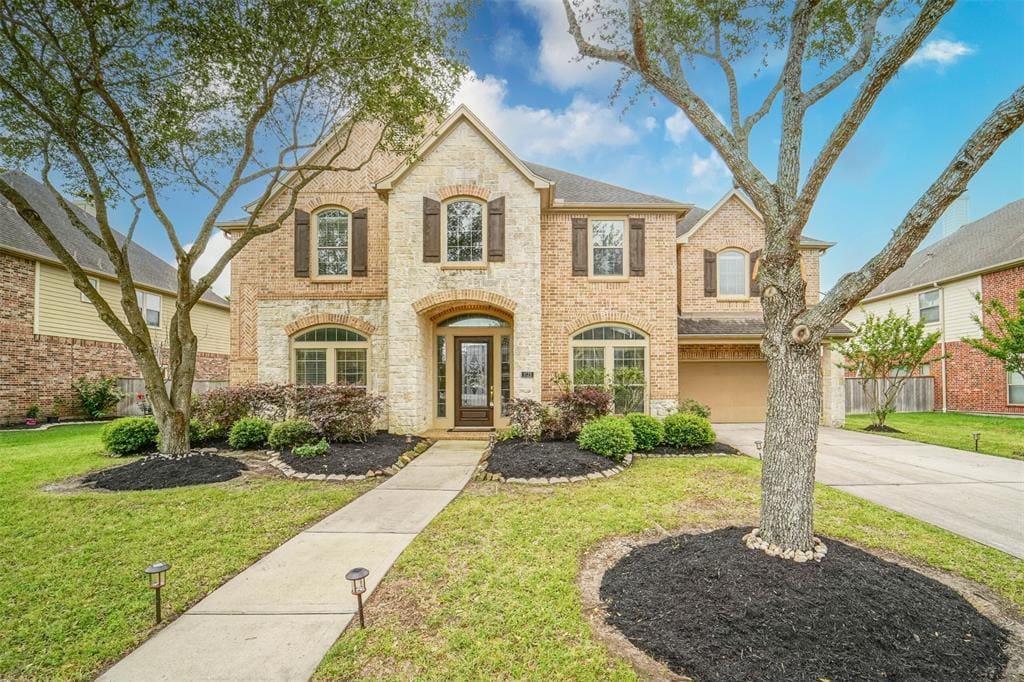 1723 Round Rock St, Friendswood, TX 77546