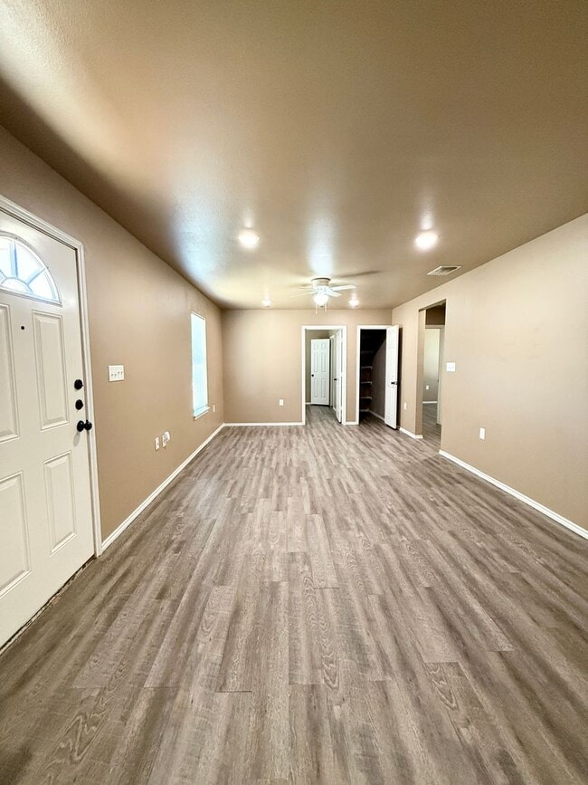 Building Photo - 524 46th St