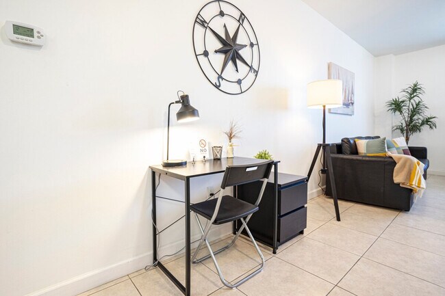 Foto del edificio - 2280 SW 32nd Ave