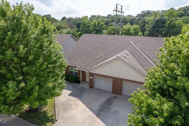 Foto del edificio - 601-603 Glenstone Dr.