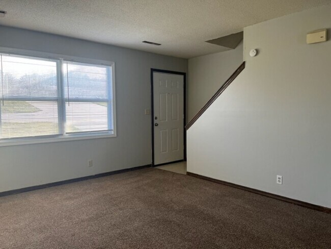 Foto del edificio - Spacious 3 Bed 1.5 Bath With Ample Amount Of Yard Space