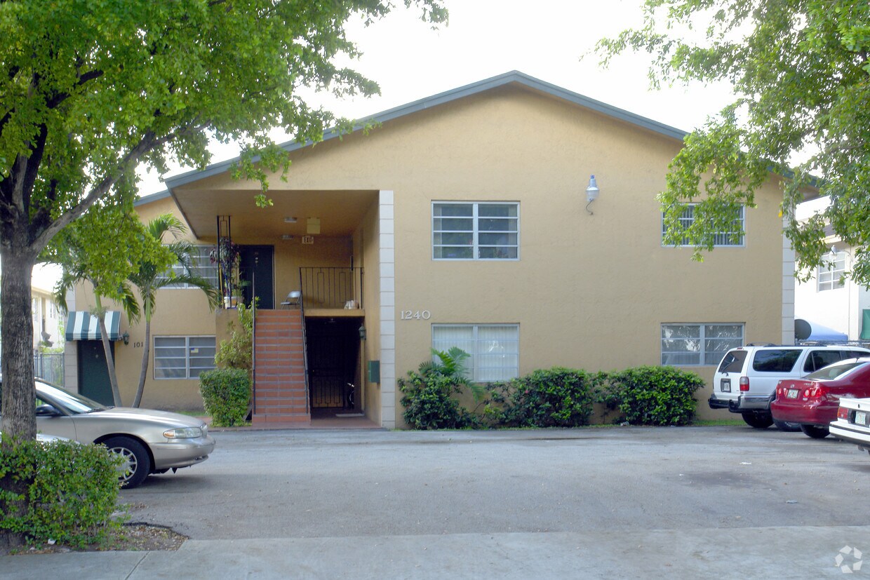 Foto del edificio - 1240 W 37th St
