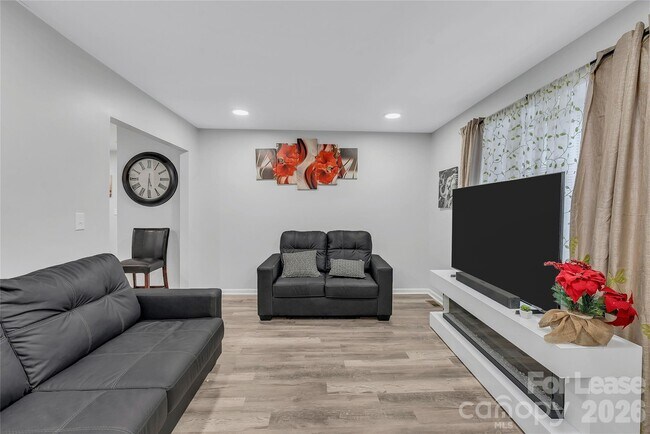 Foto del edificio - 6628 Cool Water Ct