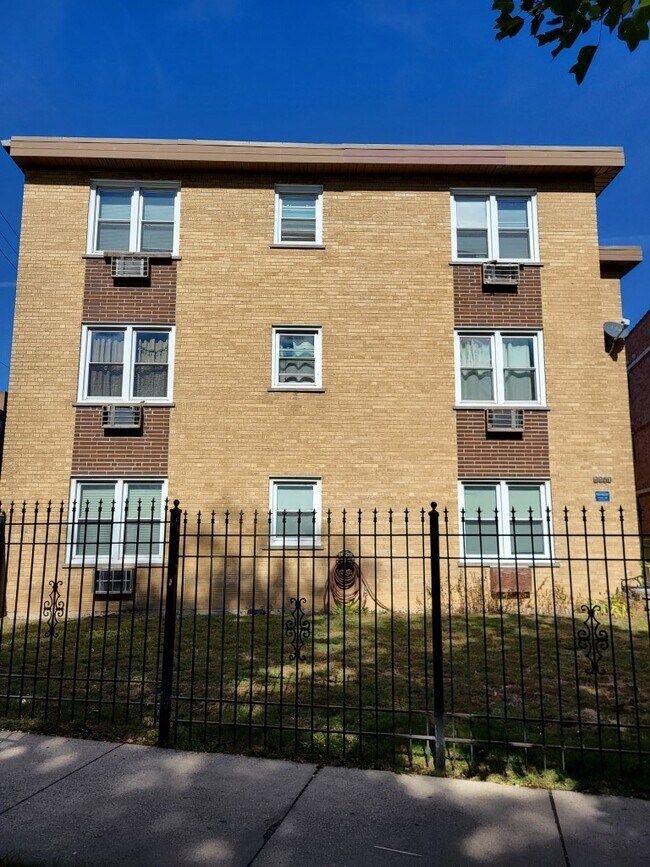 Foto del edificio - 2060 W Chase Ave