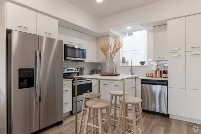 Building Photo - Marq Townhomes