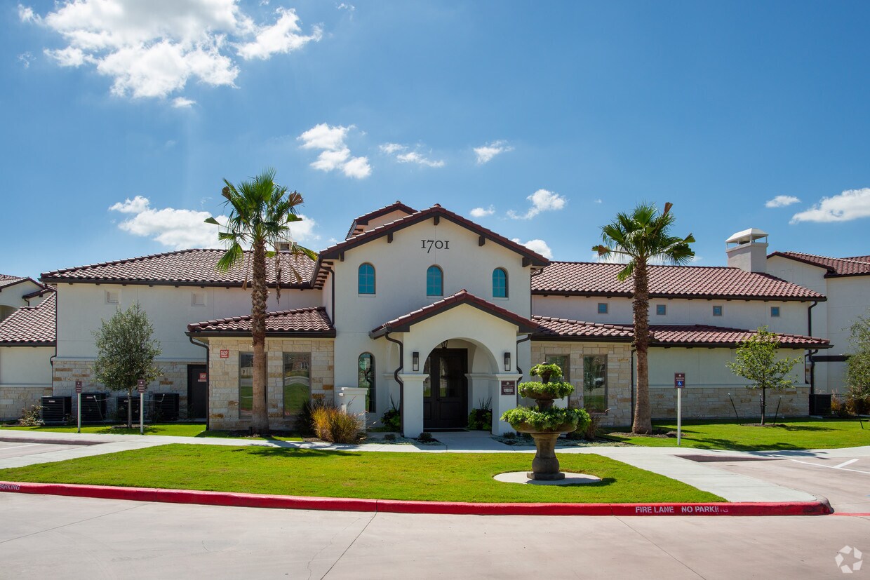 Oxford at Santa Clara Apartments in Pflugerville, TX