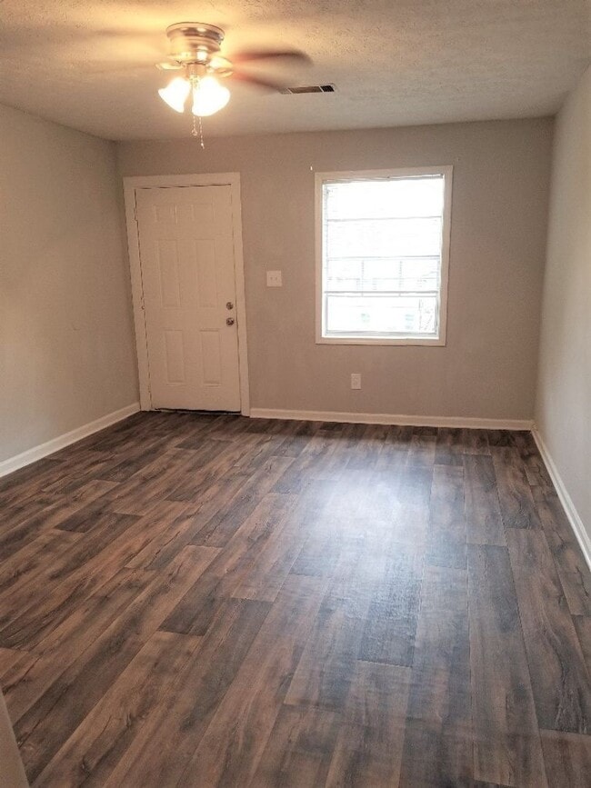 Foto del edificio - 5889 Lone Oak Dr SW