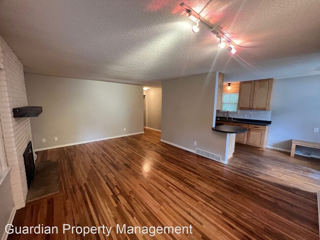 Building Photo - 4 br, 2 bath House - 2228 Apache St
