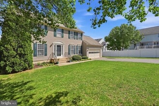 Building Photo - 11 St Marks Ct