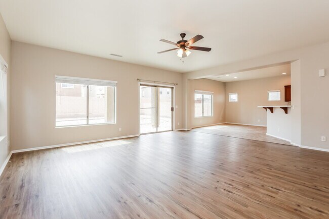 Foto del edificio - 735 W Fruit Tree Ln