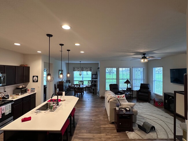 Building Photo - 4288 Red Barn Dr