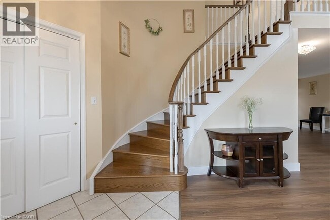 Building Photo - 263 Hepburn Crescent