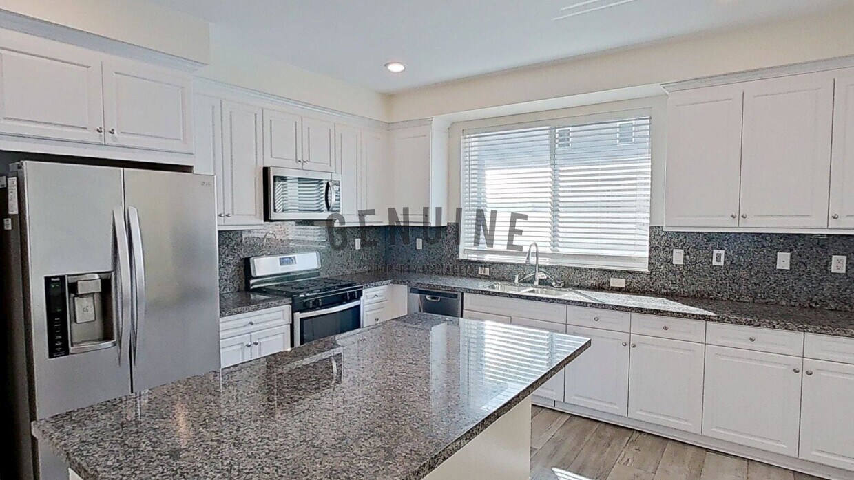 Foto principal - Beautiful Tri-Level 3Bd 2.5Ba Townhome in ...