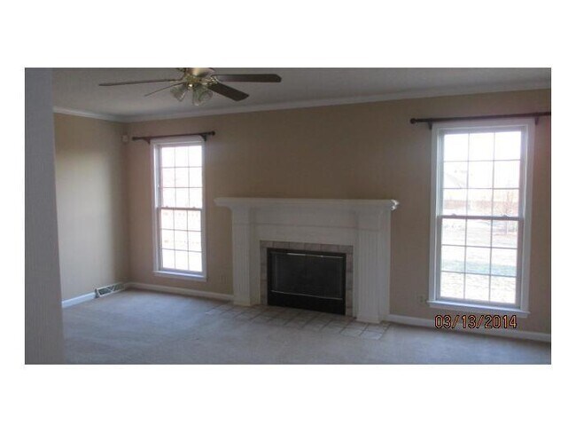 Foto del edificio - 5 Bedroom 2 1/2 Bath Home For Rent!