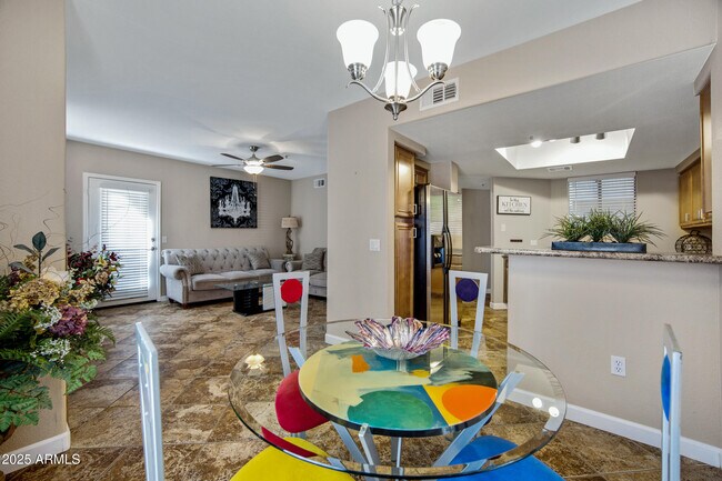 Foto del edificio - 4925 E Desert Cove Ave