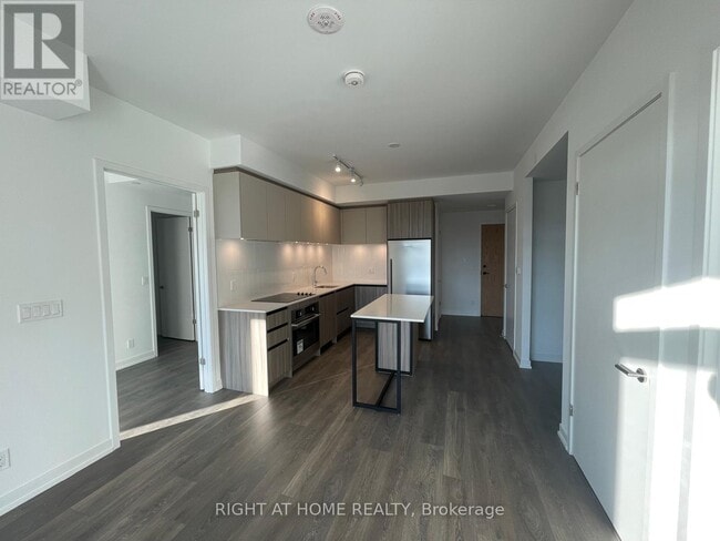 Building Photo - 8 Beverley Glen Blvd