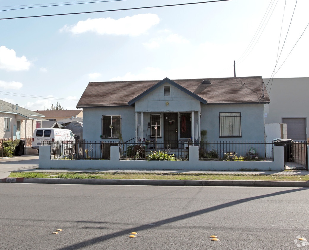 Building Photo - 6940 Wilcox Ave