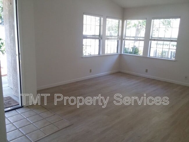 Foto del edificio - 948 Bluebell Way